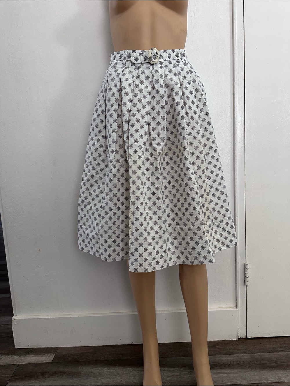 Vintage 60s Pleated medallion  Midi Skirt w/ Matching Belt